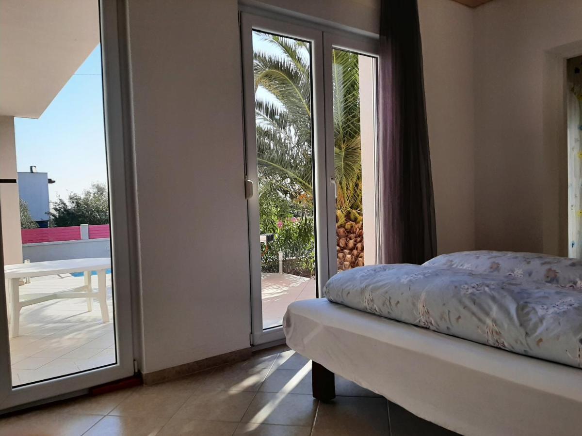 Helles Doppelzimmer Mit Bad, Terrasse Und Pool, Seperater Eingang, Liznjan, Istrien 外观 照片