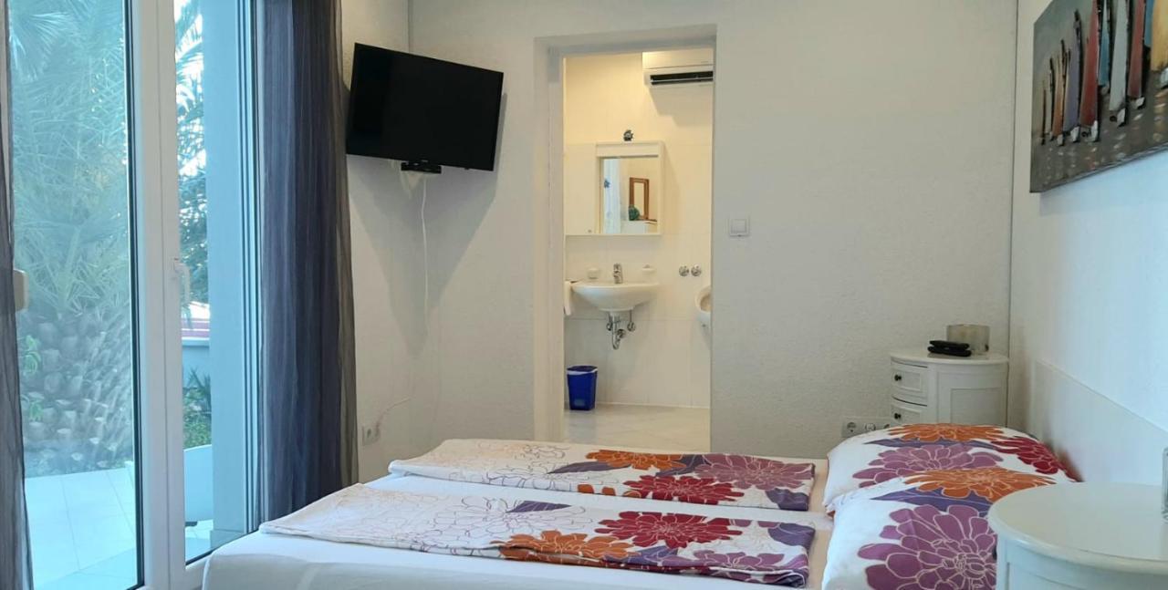 Helles Doppelzimmer Mit Bad, Terrasse Und Pool, Seperater Eingang, Liznjan, Istrien 外观 照片